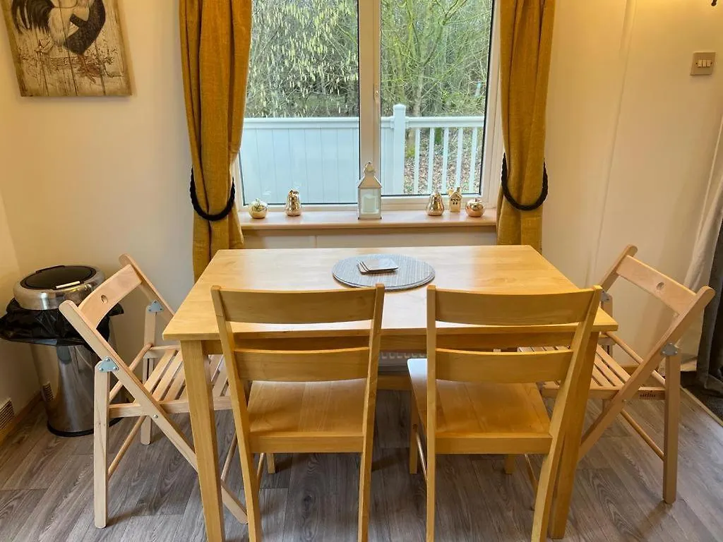 Woodland Lodge With Hot Tub Malton