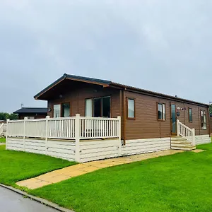 Rowan With Hot Tub Holiday home